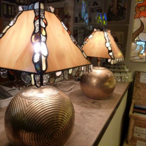 Lámparas de sobremesa en base de bronce. Técnica Tiffany