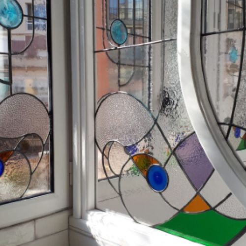 Detalle vitral emplomado \"Art Decó\". Ronda St. Antoni