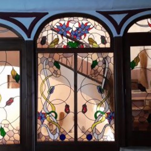 Vitral emplomado para escalera de masía en Huesca