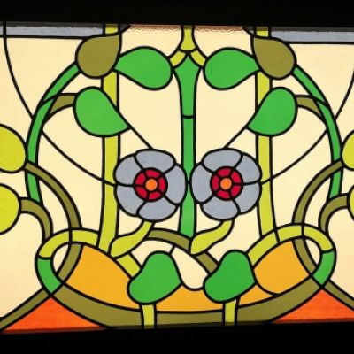 Ventana interior diseño modernista. Inspirado en columnas del Palau de la Música Catalana