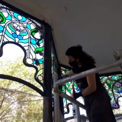 Montaje vitral emplomado estructura de hierro