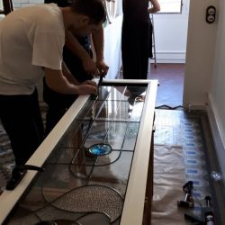 Acoplamiento vitral emplomado a ventana de aluminio