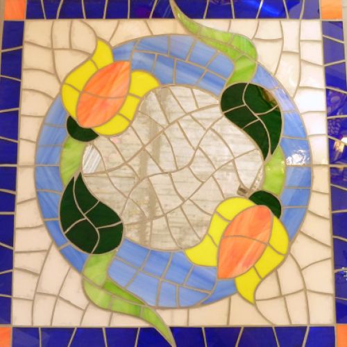 Suelo elaborado en mosaico de vidrio