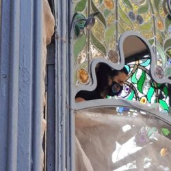 Montaje vitral emplomado estructura de hierro