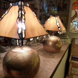 Lámparas de sobremesa en base de bronce. Técnica Tiffany
