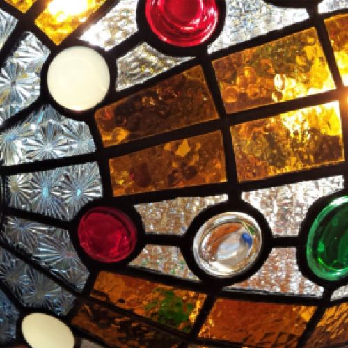 Detalle globo modernista en técnica Tiffany