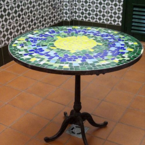 Mesa de mosaico en vidrio
