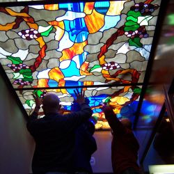 Montaje de claraboya sobre vidrio de seguridad