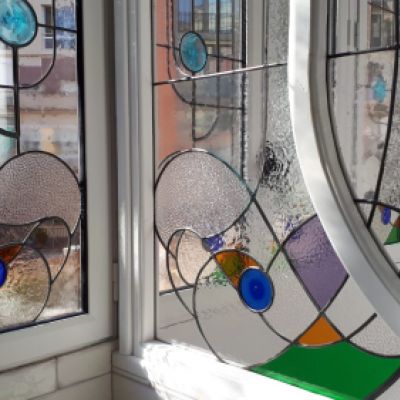 Detalle vitral emplomado \"Art Decó\". Ronda St. Antoni