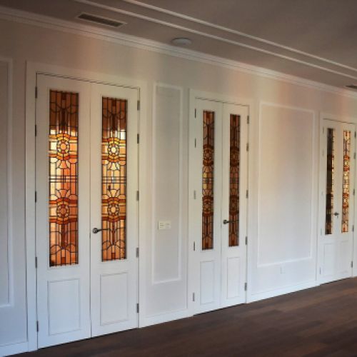 Conjunto puertas diseño clásico en vitral emplomado