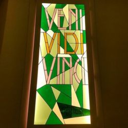 Rótulo Caja Lumínica Óptica Veni Vidi Venci. Barcelona