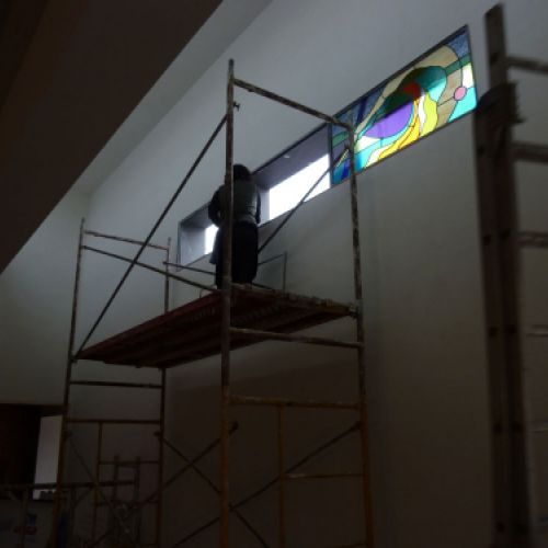 Instalación vitral con vidrio de seguridad exterior antibalas