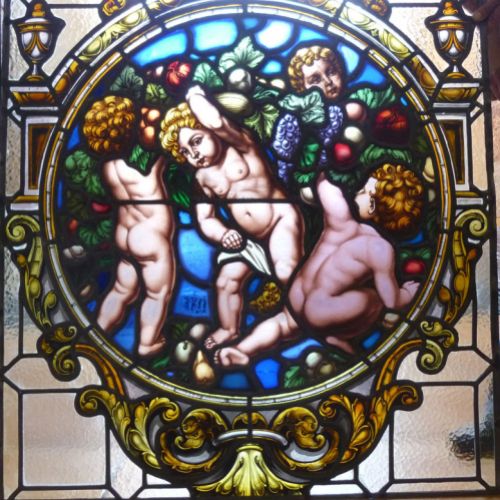 Vitral emplomado con grisallas obra de Antoni Rigalt i Blanch