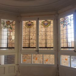 Restauración vidrieras modernistas Antoni Rigalt. Carrer Roger de Llúria. Barcelona