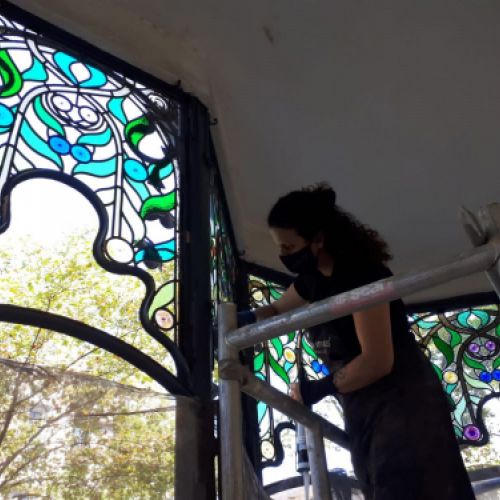 Montaje vitral emplomado estructura de hierro