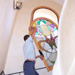 Montaje ventana PVC. Vitral ensamblado en vidrio de cámara